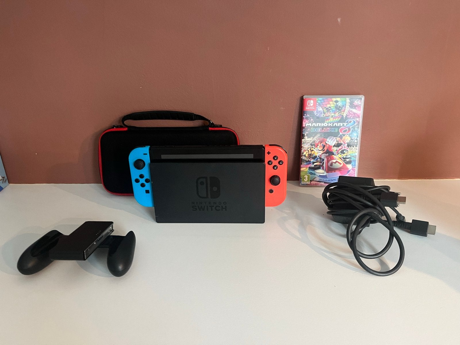Nintendo Switch met Mario Kart 8 Deluxe en accessoires, Met 2 controllers, Ophalen of Verzenden, Switch Original, Gebruikt