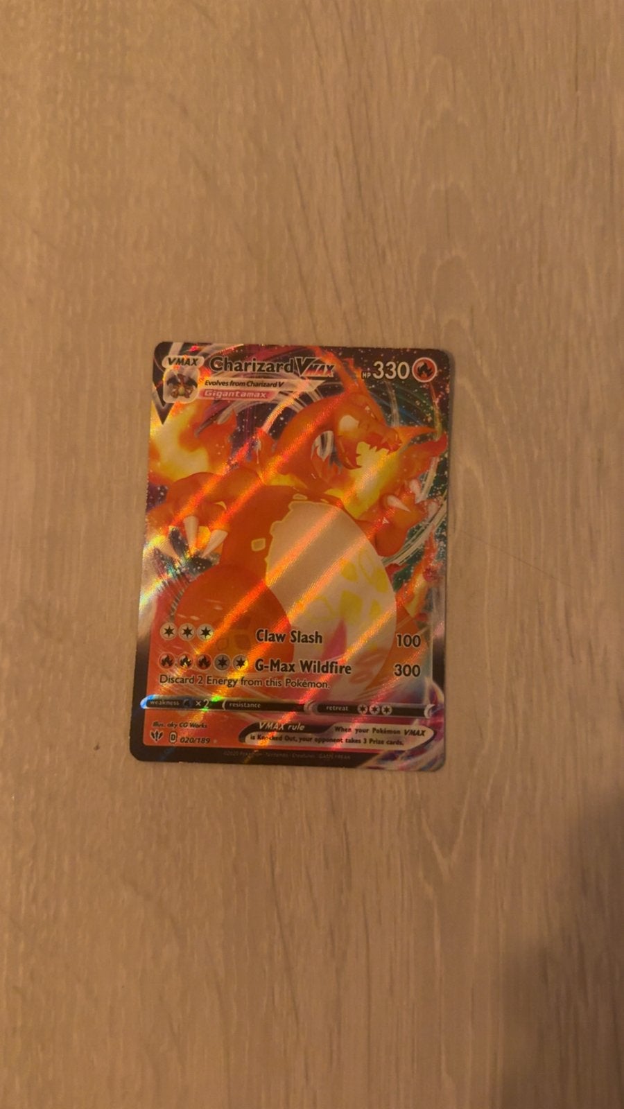 Charizard VMAX Pokémon kaart - Zo goed als nieuw met hoesje, Ophalen of Verzenden, Zo goed als nieuw, Losse kaart, Foil