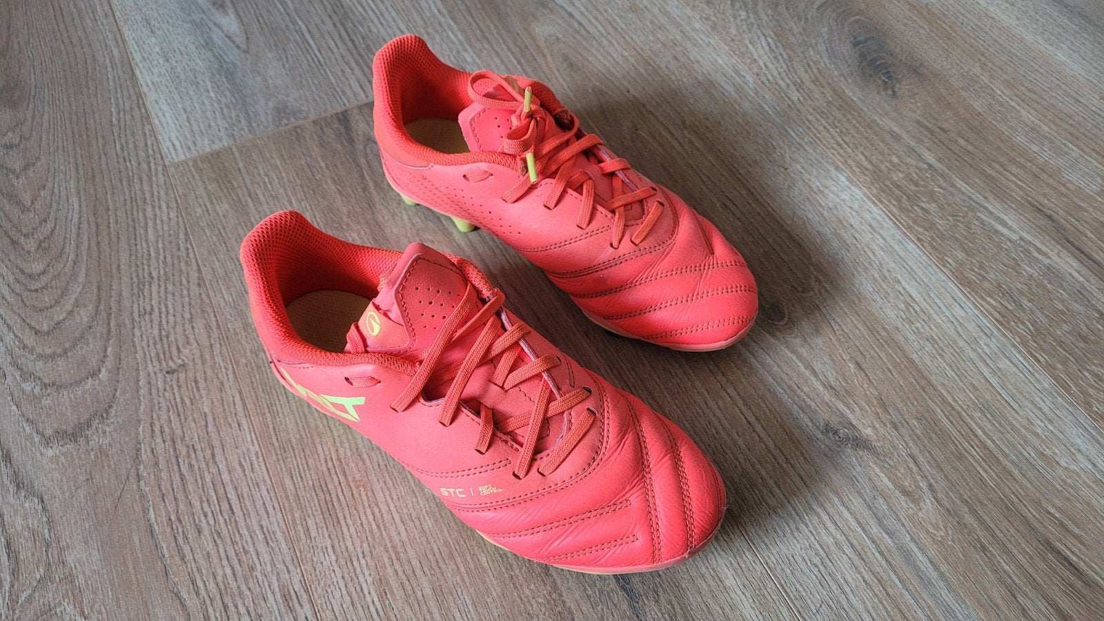 Kipsta Voetbalschoenen Decathlon - mt 36, Maat XS of kleiner, Schoenen, Ophalen of Verzenden, Zo goed als nieuw