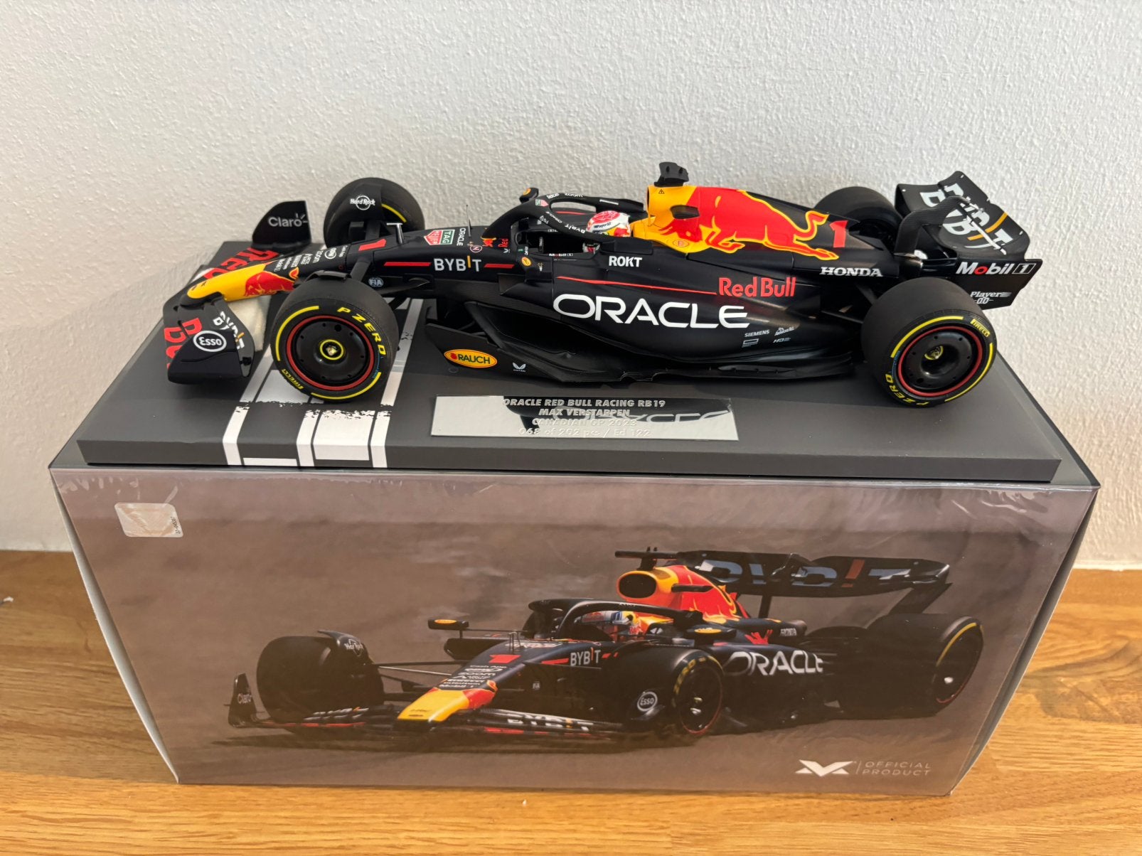 Max verstappen RB19 winner canada 2023 1:18 model, Verzamelen, Ophalen of Verzenden, Zo goed als nieuw, Formule 1