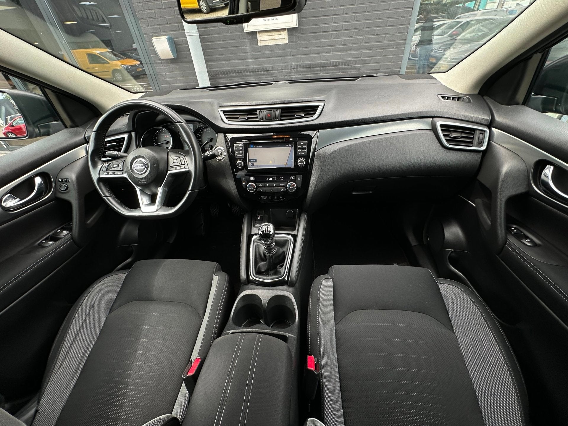 Nissan Qashqai 1.2 N-Connecta/PANO-DAK/CAMERA/NAVI/NL-AUTO N, Voorwielaandrijving, Dealer onderhouden, Stof, Gebruikt