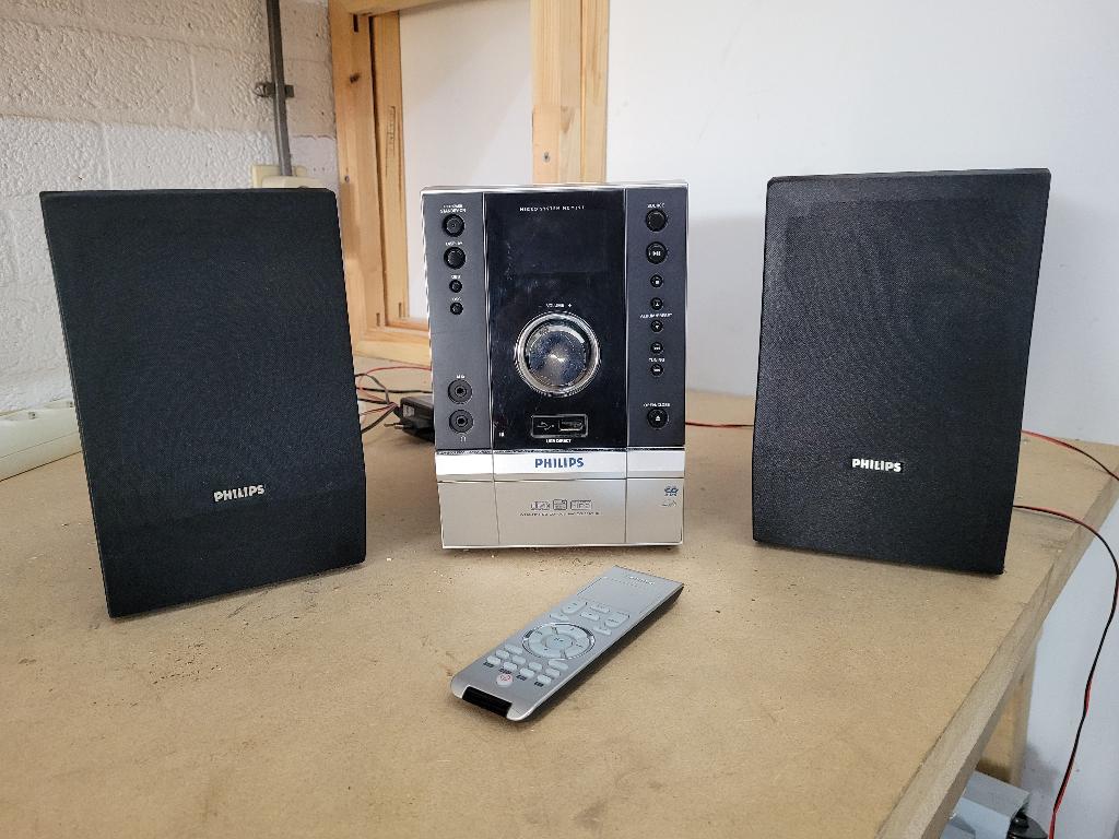 NIEUWSTAAT stereotoren philips cd en usb en radio strak desi, Audio, Tv en Foto, Stereo-sets, Overige merken, Microset, Tuner of Radio