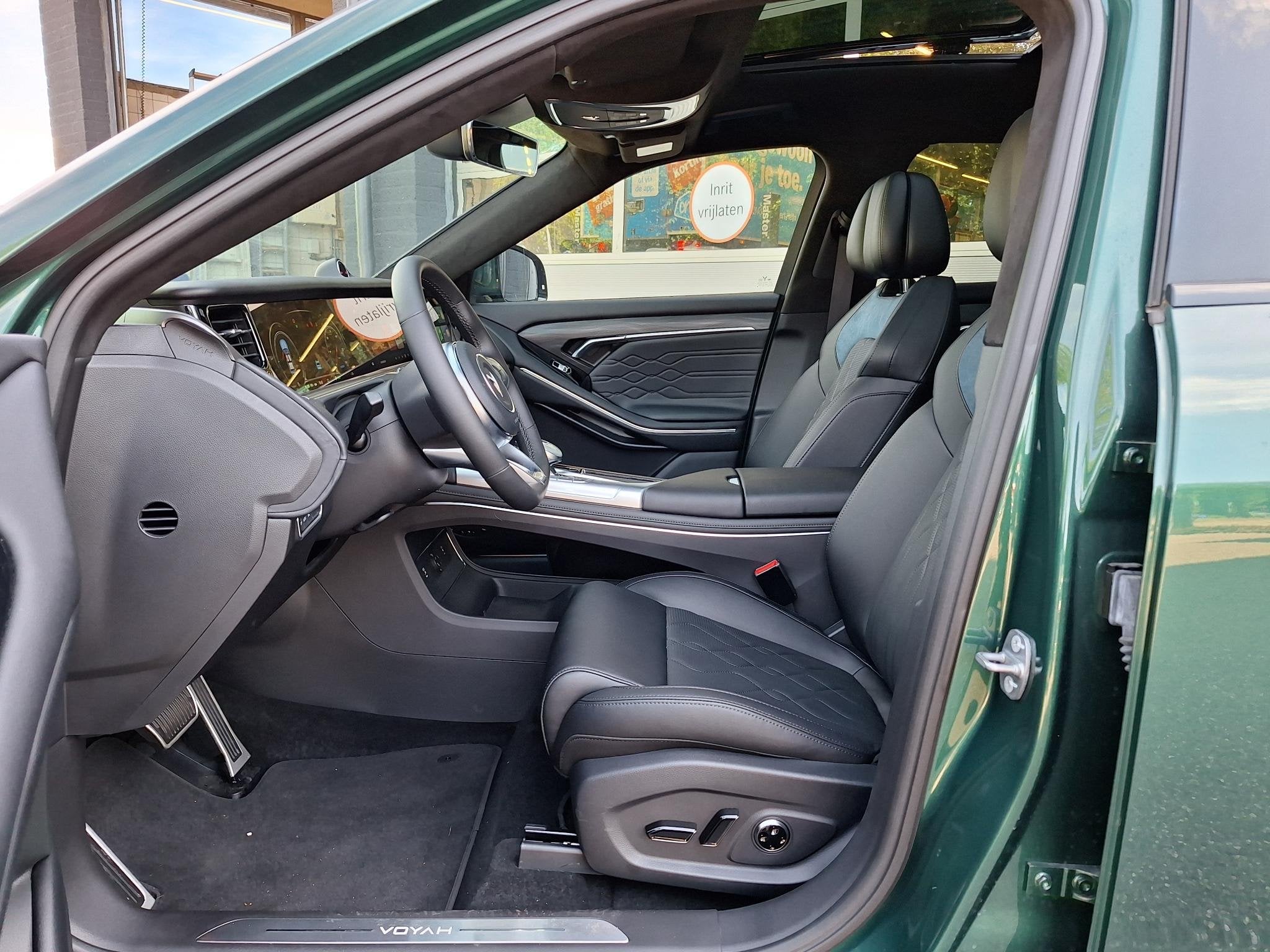 VOYAH Free Limited Edition Business 4WD 106 kWh | Schuifdak, Automaat, 12 maanden, Zwart, 489 pk