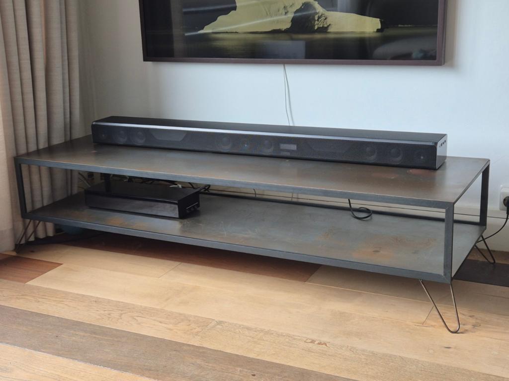 Industrieel | TV Meubel | Staal met hairpin pootjes, Huis en Inrichting, Kasten | Televisiemeubels, Ophalen, Gebruikt, 100 tot 150 cm