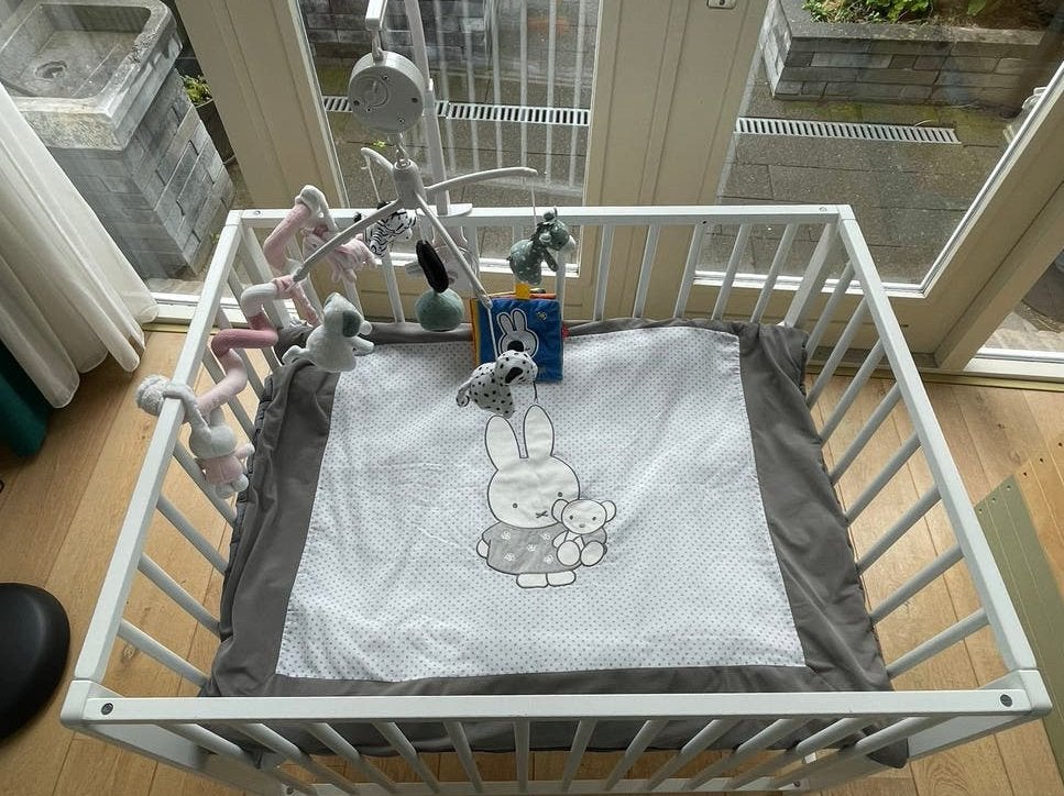 Baby box in hoogte verstelbaar met boxkleden & accessoires, Kinderen en Baby's, Ophalen, Gebruikt, Rechthoekig, In hoogte verstelbaar