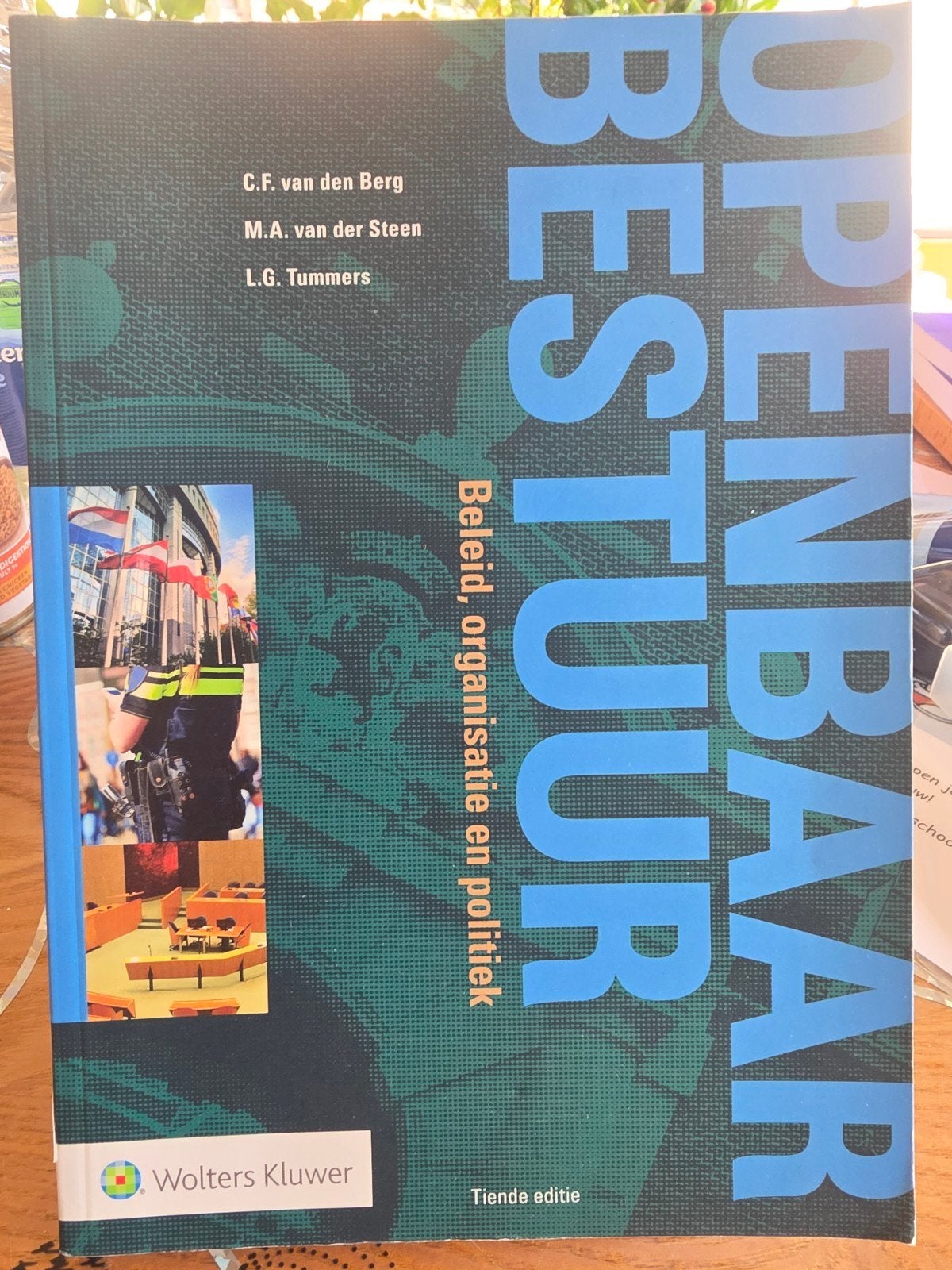 Openbaar Bestuur, beleid, organisatie en politiek, C.F. van den Berg, Sociale wetenschap, Ophalen of Verzenden, Zo goed als nieuw