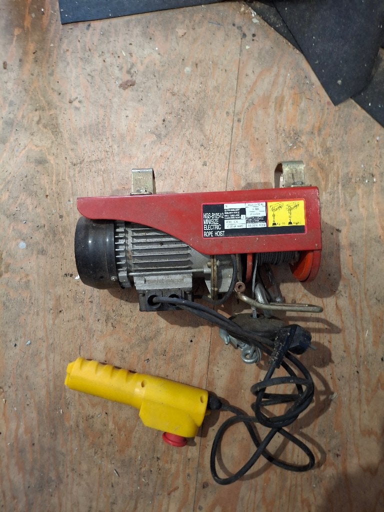 Elektrische lier 125/250 kg, Ophalen, Zo goed als nieuw, Elektrisch