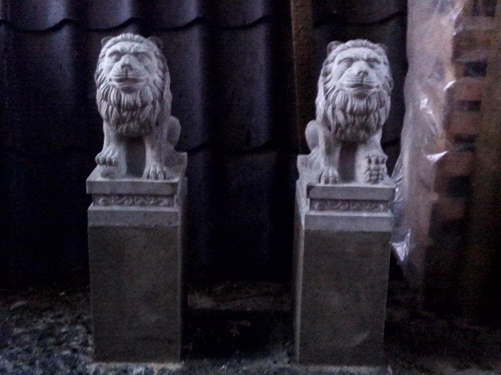 2 Nieuwe betonnen leeuwen op sokkel, Tuin en Terras, Tuinbeelden, Ophalen, Nieuw, Beton, Dierenbeeld