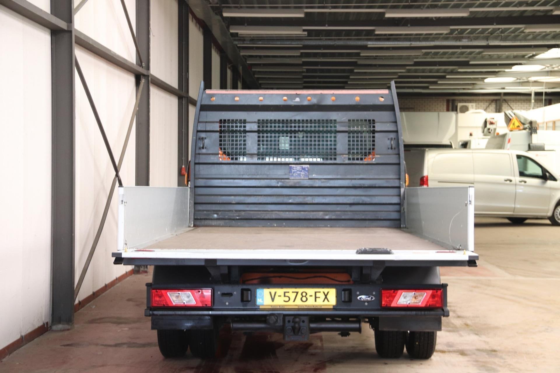 Ford Transit OPEN LAADBAK DUBBELLUCHT Ford Transit met nieuw, Stof, Euro 6, 2800 kg, Bedrijf