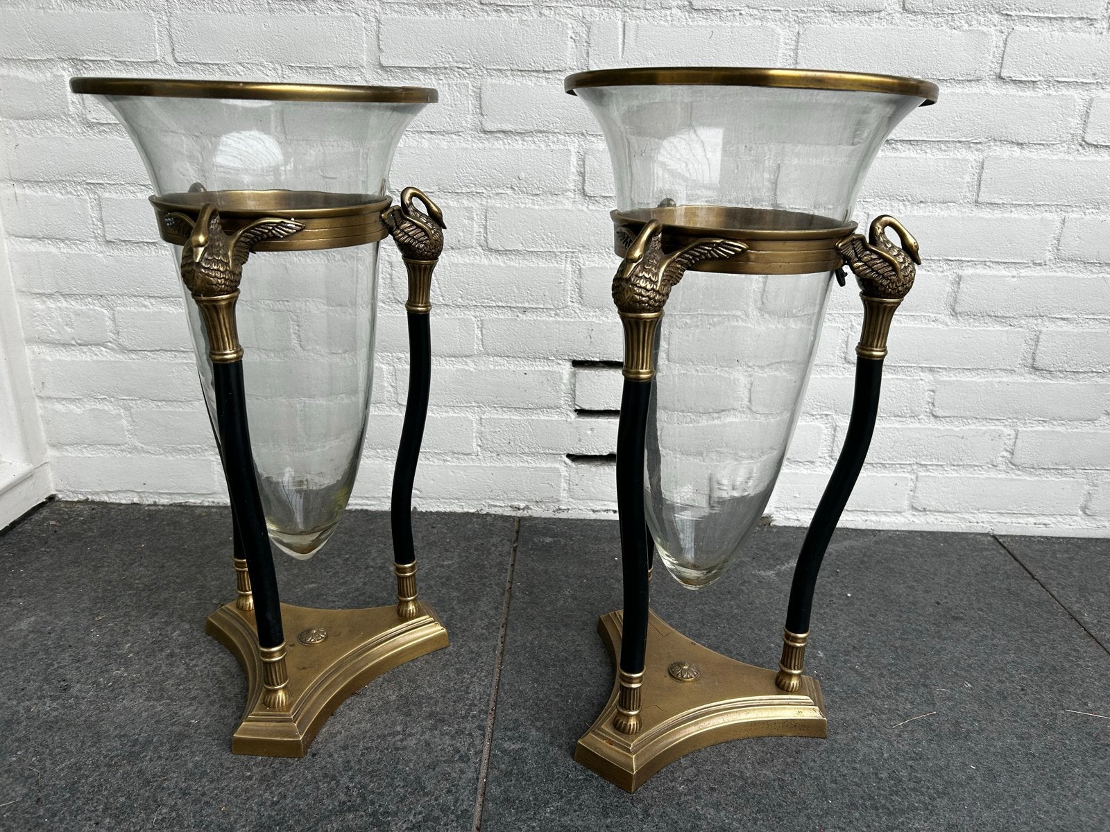 Set van 2 Empire stijl vazen met zwanen en verguld brons, Antiek en Kunst, Ophalen