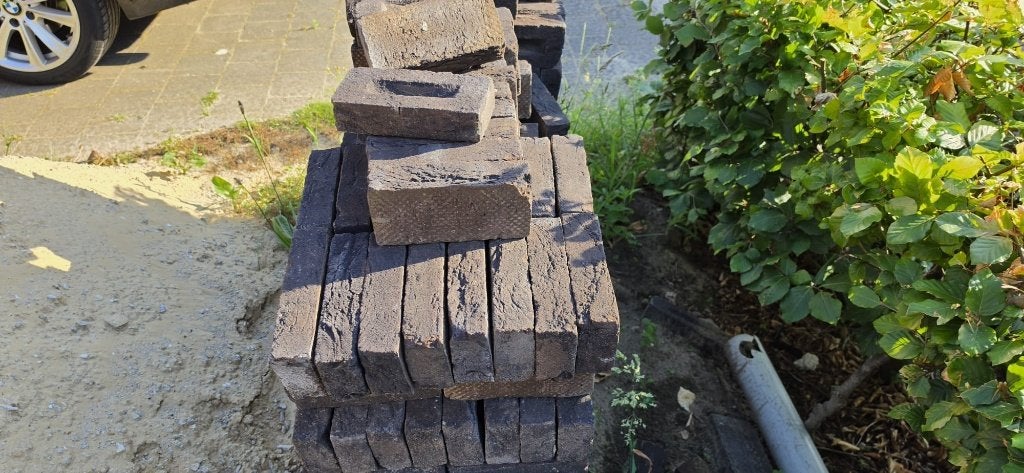 Bakstenen / Gevelstenen ENGELS Obsidiaan zwart 240 stuks, Ophalen, Zo goed als nieuw, Bakstenen