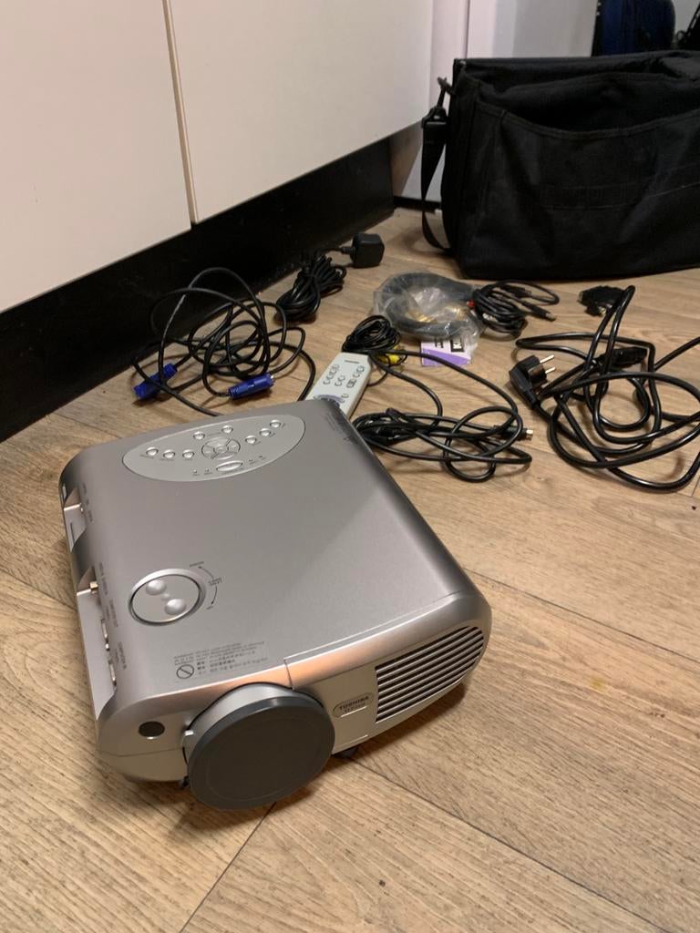 Toshiba TLP560 projector, TOSHIBA, Zie profiel omschrijving, Gebruikt, Ophalen of Verzenden
