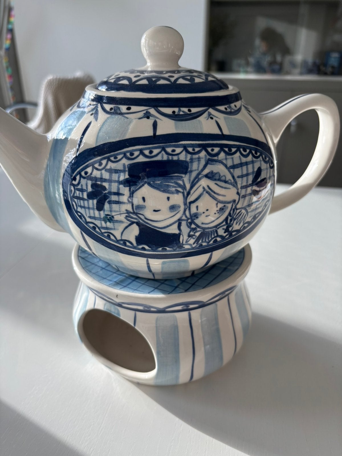Blond theepot plus onderstel, Huis en Inrichting, Keuken | Servies, Ophalen, Aardewerk, Overige typen