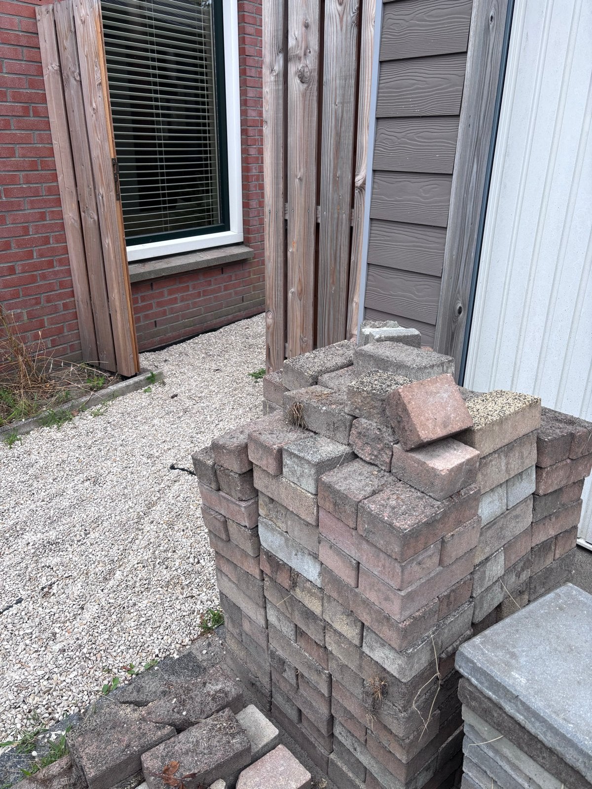 Betonnen klinkers, opsluitbanden en palissade, Tuin en Terras, Tegels en Klinkers, Ophalen, Gebruikt, Klinkers, 10 m² of meer
