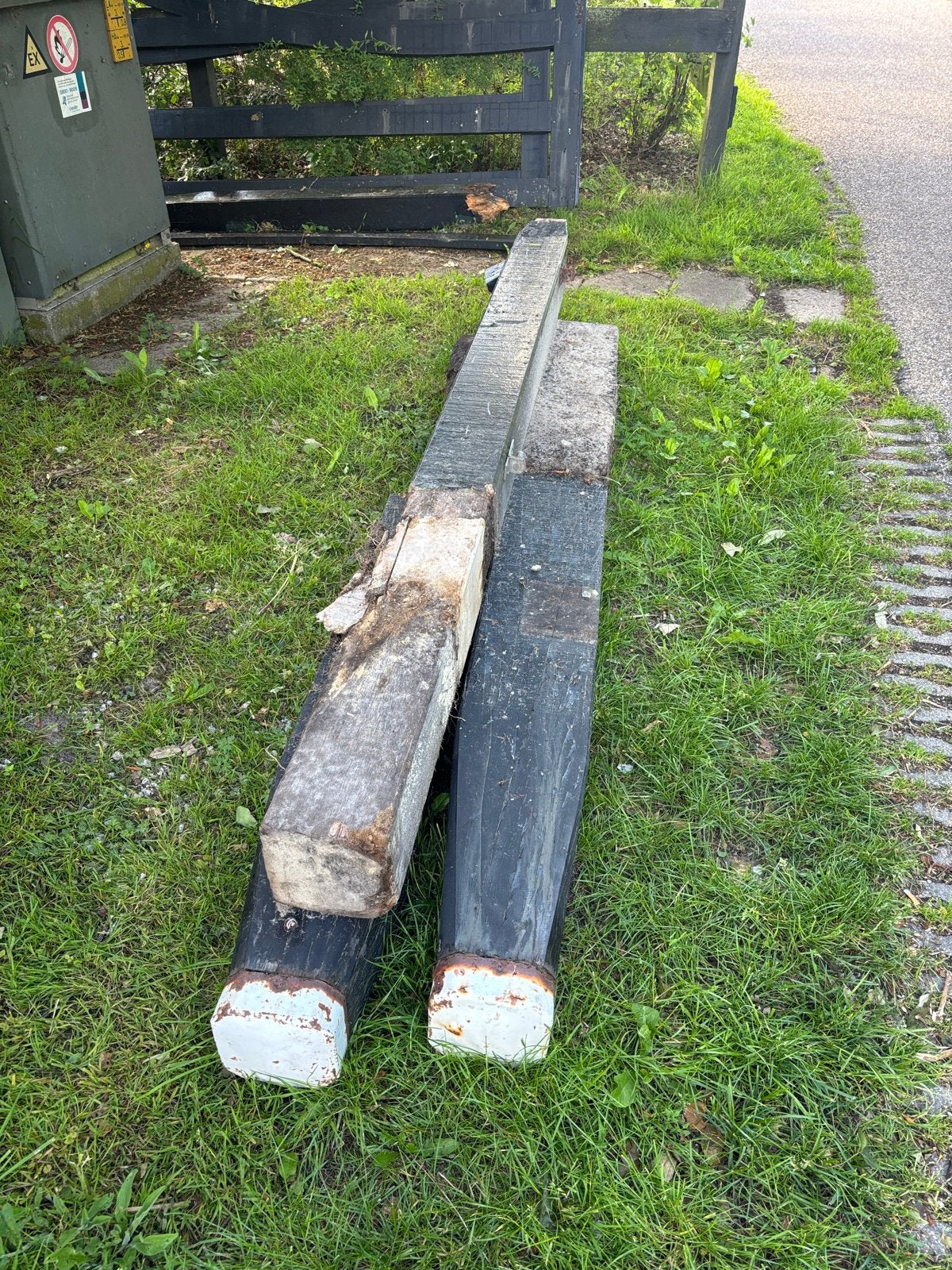 Zware Azobe meerpalen 3 stuks, Ophalen, Gebruikt, 250 cm of meer, Balken