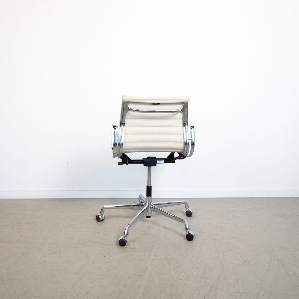 Vitra Eames EA 117 Bureaustoel Wit Hopsak -  Chroom, Niet ingevuld, Zo goed als nieuw, Niet ingevuld, Niet ingevuld