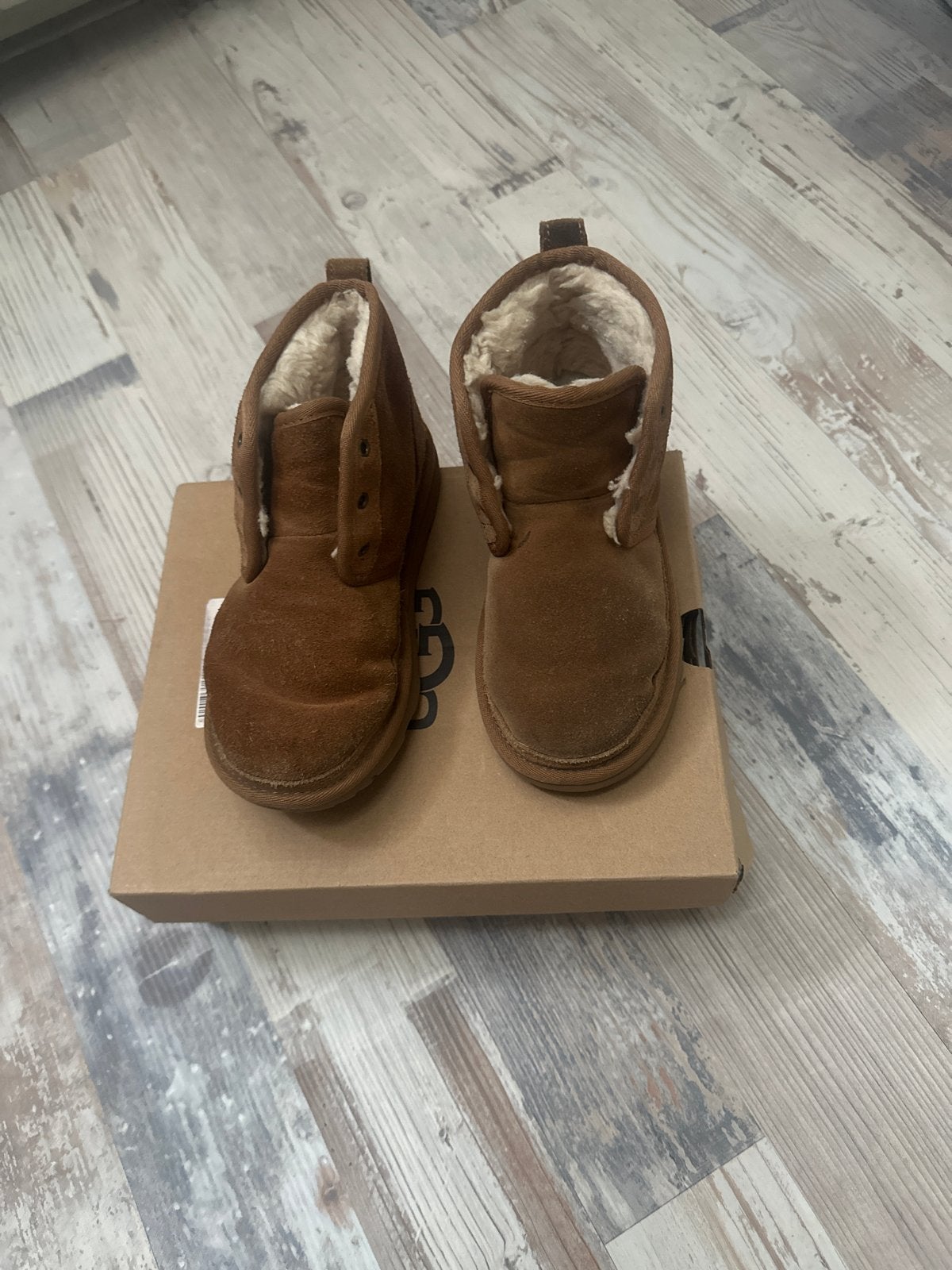 Uggs maat 32,5 - Nieuwe veters en klaar voor de winter!, Kinderen en Baby's, Kinderkleding | Schoenen en Sokken, Gebruikt, Schoenen