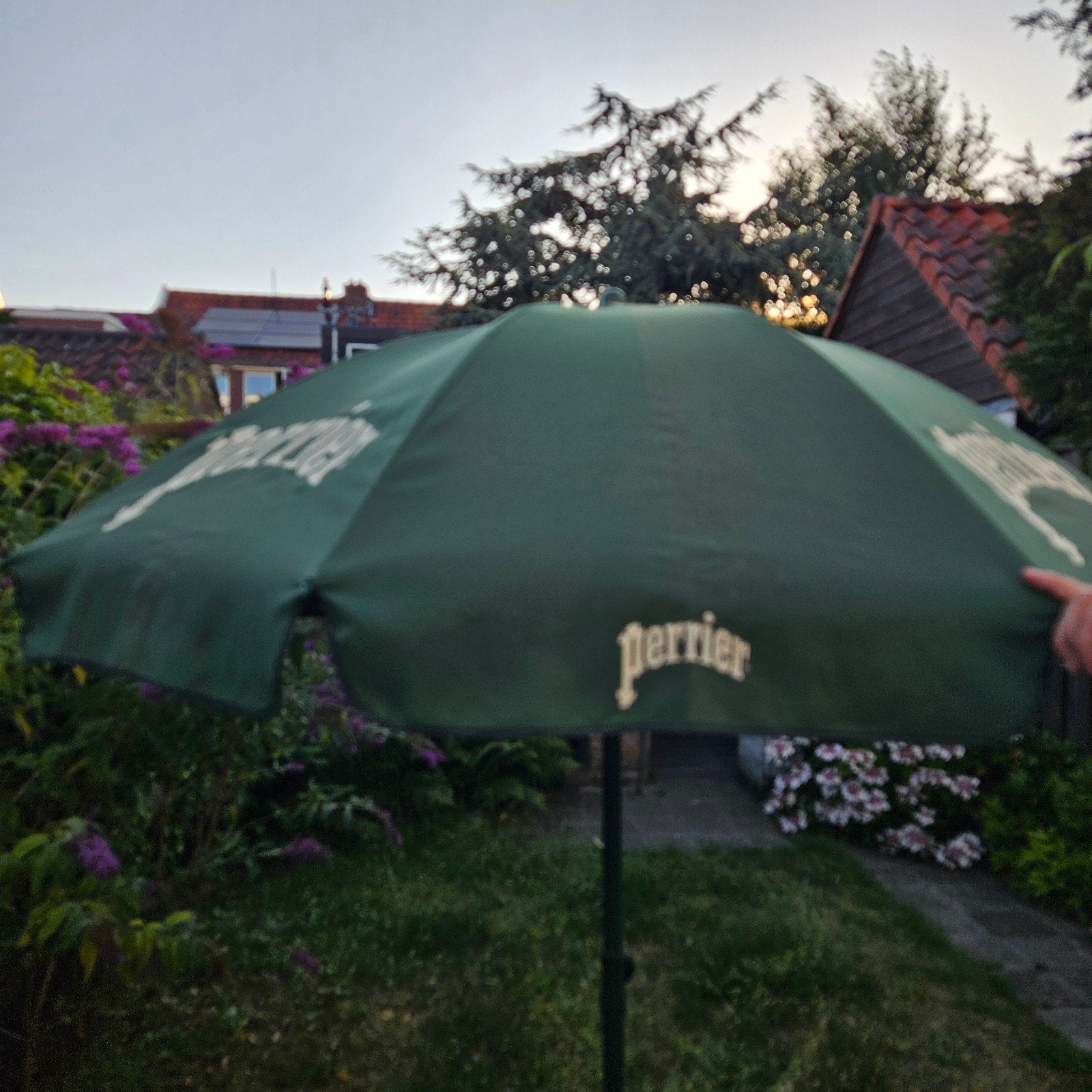 Groene Perrier Parasol - en groen/wit parasol, Tuin en Terras, Parasols, Ophalen, Gebruikt, 2 tot 3 meter, Stokparasol