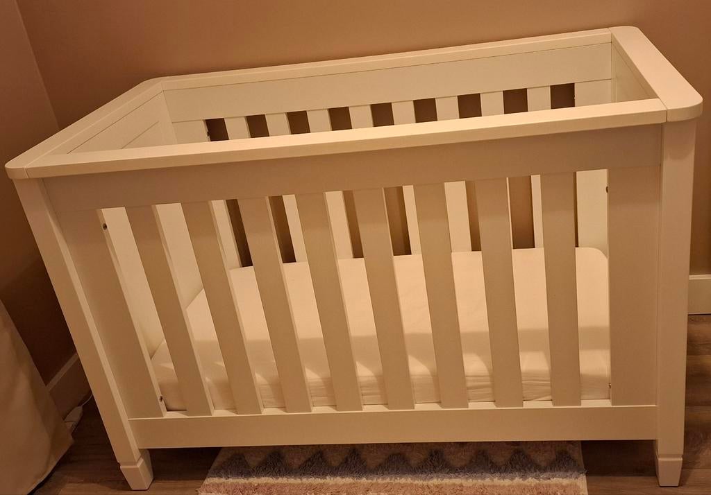 Complete Babykamer: Ledikant/Commode/Hanglegkast, Kinderen en Baby's, Kinderkamer | Complete kinderkamers, Ophalen, Zo goed als nieuw