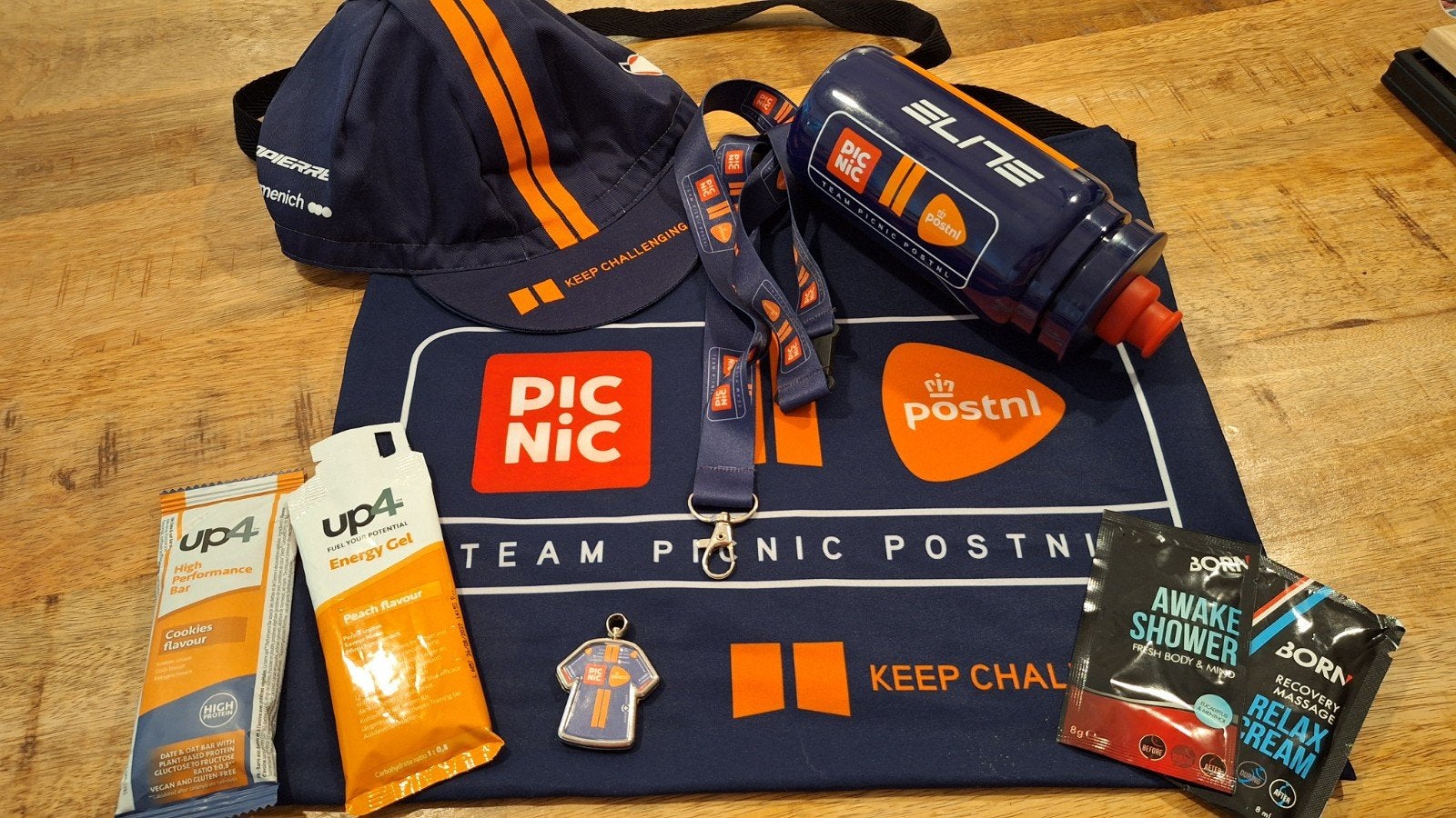 Fanpakket Team Picnic PostNL Wielerploeg - Diverse Items, Verzenden, Nieuw