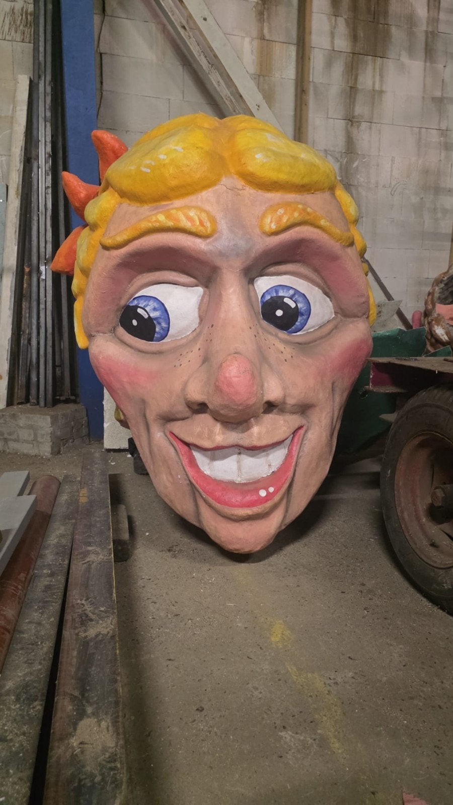 2 leuke koppen voor carnavalswagen, Ophalen, Zo goed als nieuw, Versiering, Carnaval