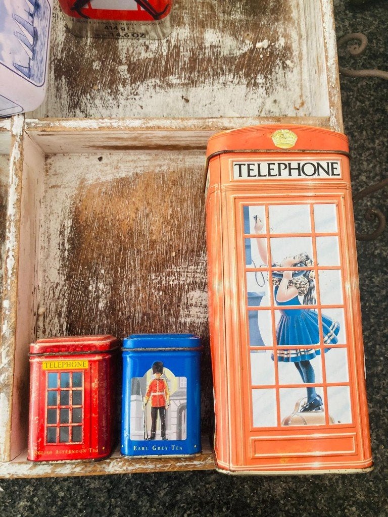 Londen telefooncel spaarpot met Engelse theeblikken set, Ophalen of Verzenden, Zo goed als nieuw, Metaal of Blik, Overige thema's