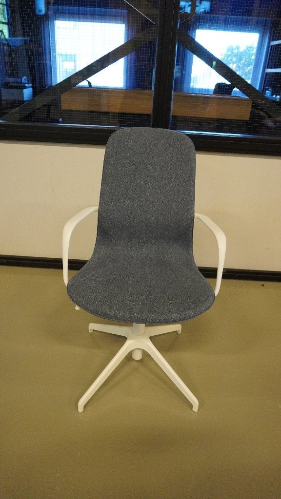 Blauwe stoel met wit frame, Huis en Inrichting, Stoelen, Ophalen, Blauw, Zo goed als nieuw, Metaal