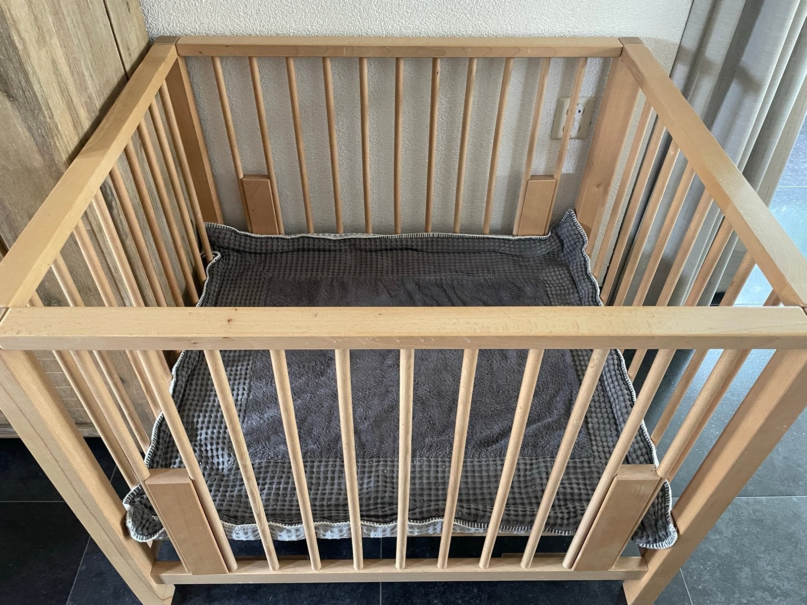 Houten box met 2 boxkleden, Ophalen, Gebruikt, Vierkant, Boxkleed