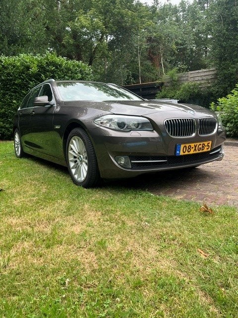 BMW 5-Serie 528I 180KW Touring Aut8 2012 Bruin, Auto's, BMW, Automaat, Euro 5, Beige, 102 €/maand