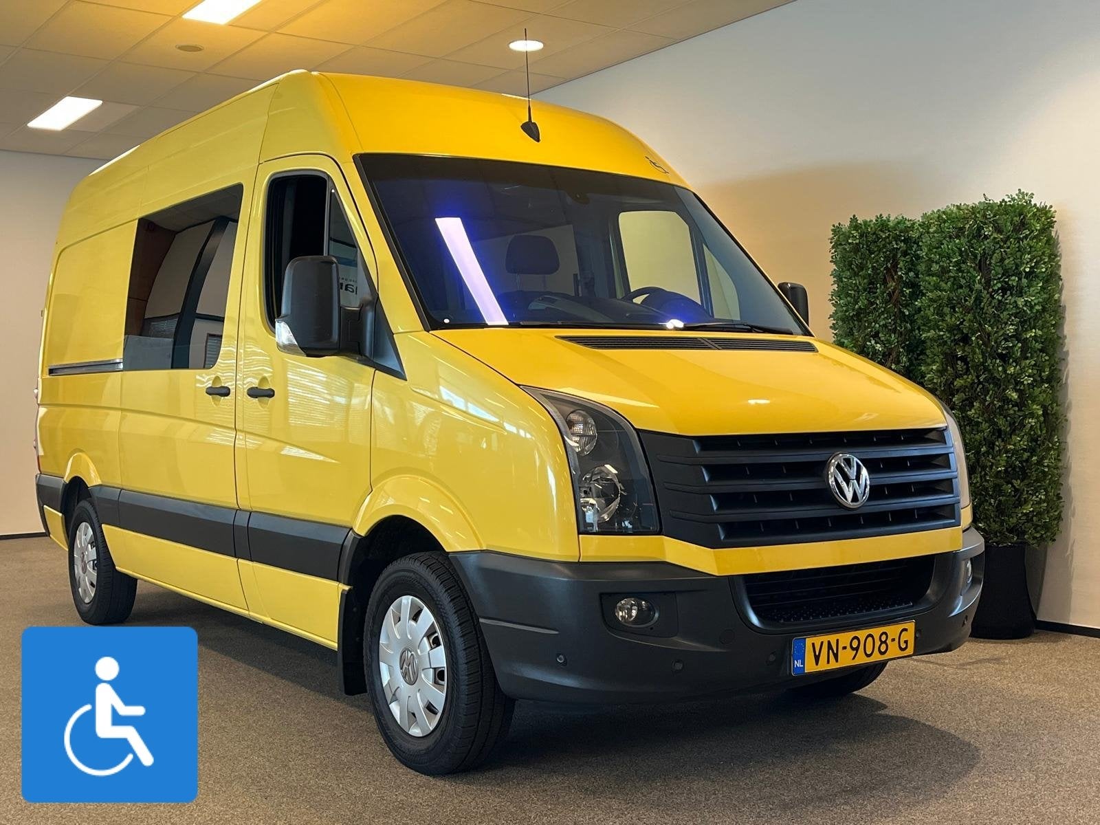 Volkswagen Crafter L2H2 Rolstoelbus Luchtvering, Auto's, Gebruikt, Zwart, 4 cilinders, Volkswagen