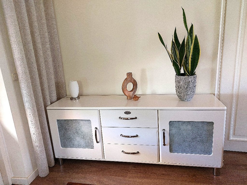 Modern wit dressoir, type Malibu, Ophalen, Gebruikt, Met deur(en), Glas