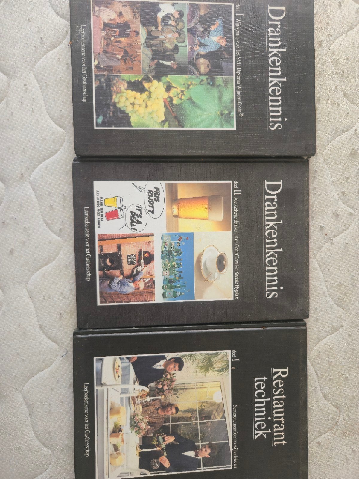 Dranken kennis 1 en 2. Restaurant techniek, Ophalen of Verzenden, Gelezen, MBO, Onbekend