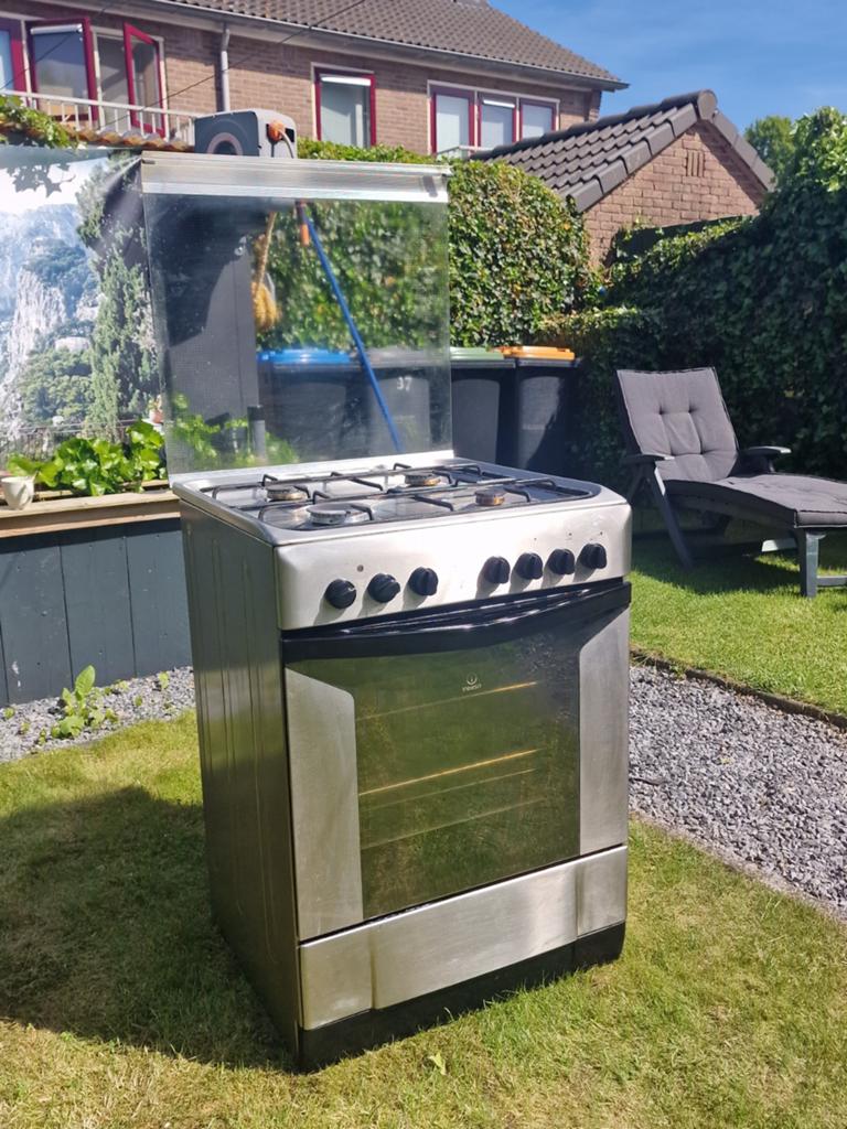 Indesit Vrijstaand Gasfornuis met Oven - Gebruikt, Ophalen, Gebruikt, 60 cm of meer, 4 kookzones