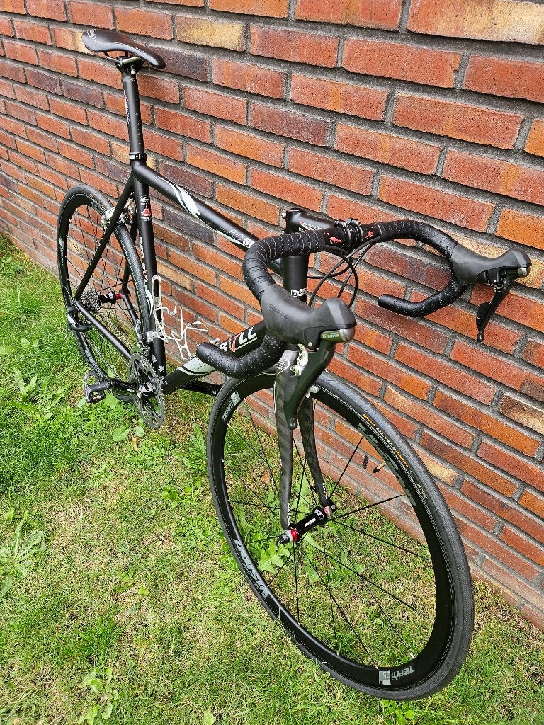 Red Bull Pro SL (59cm) met nieuwe Tiagra-afmontage, Velgrem, Aluminium, Zo goed als nieuw, 15 tot 20 versnellingen