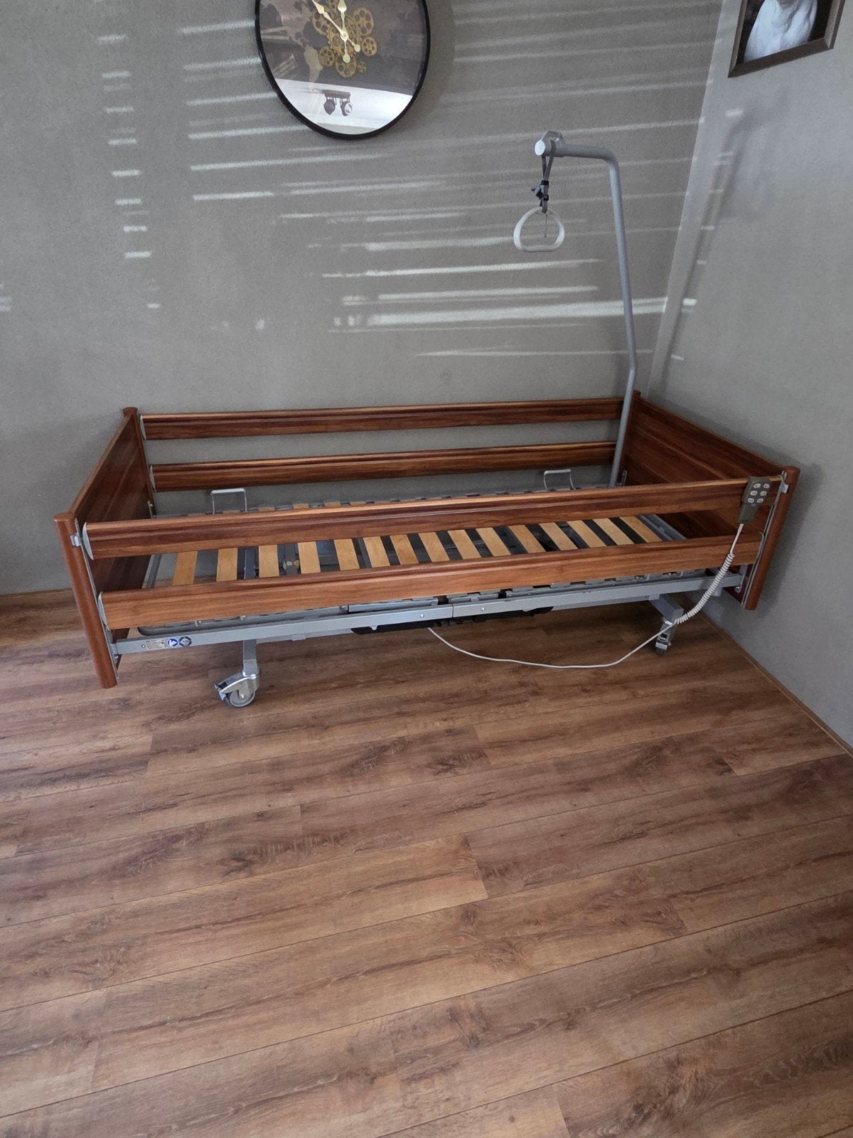 hoog laag bed (Verstelbaar eenpersoonsbed), Huis en Inrichting, 90 cm, Eenpersoons, Bruin, Ophalen of Verzenden