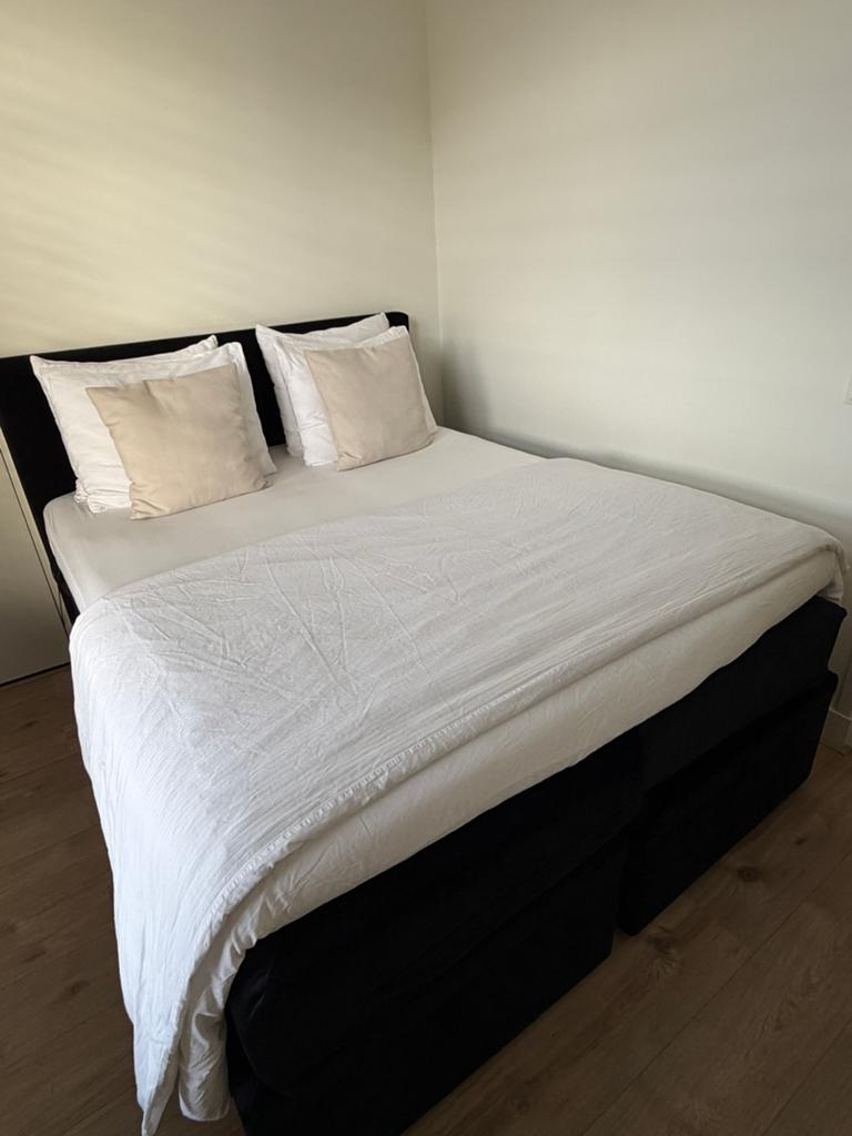 Luxe Boxspring. Comfortabel & In Goede Staat, Ophalen, Zwart, Tweepersoons, Zo goed als nieuw