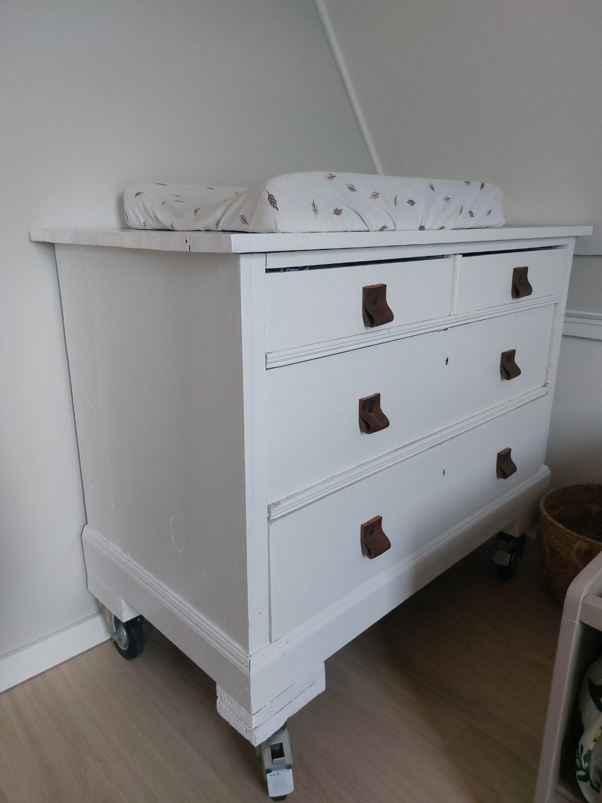 Witte brocante ladekast (of commode), Ophalen, Gebruikt, 50 tot 70 cm, 75 tot 100 cm