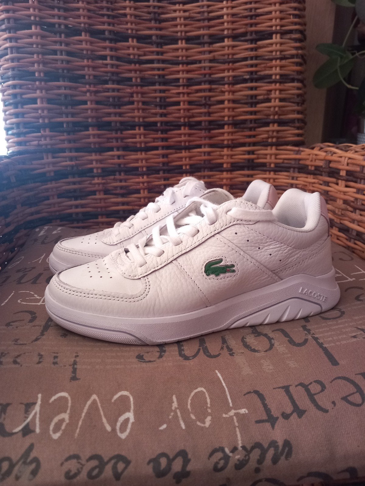 lacoste wit leer speakers maat 37, Kleding | Dames, Ophalen of Verzenden, Zo goed als nieuw, Wit, Sneakers of Gympen