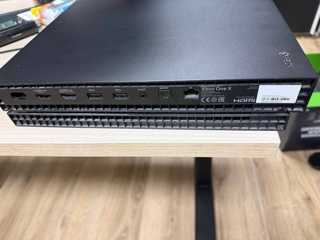 Xbox One X  1TB model 1787, Spelcomputers en Games, Ophalen, Gebruikt, 1 TB, Met 1 controller