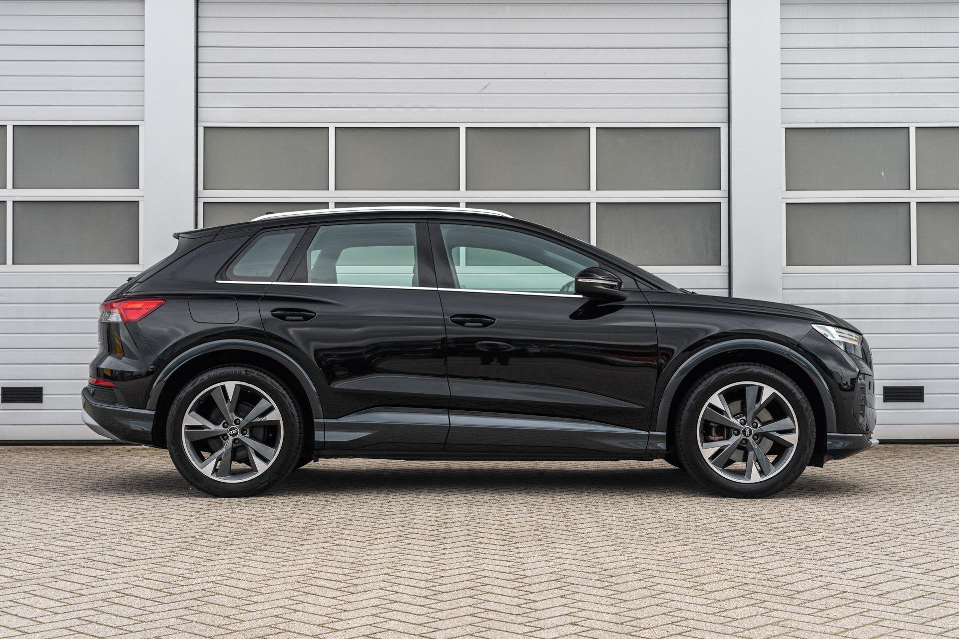 Audi Q4 e-tron 35 170pk Advanced edition 55 kWh | Stoelverwa, Auto's, Automaat, Gebruikt, Zwart, 1865 kg