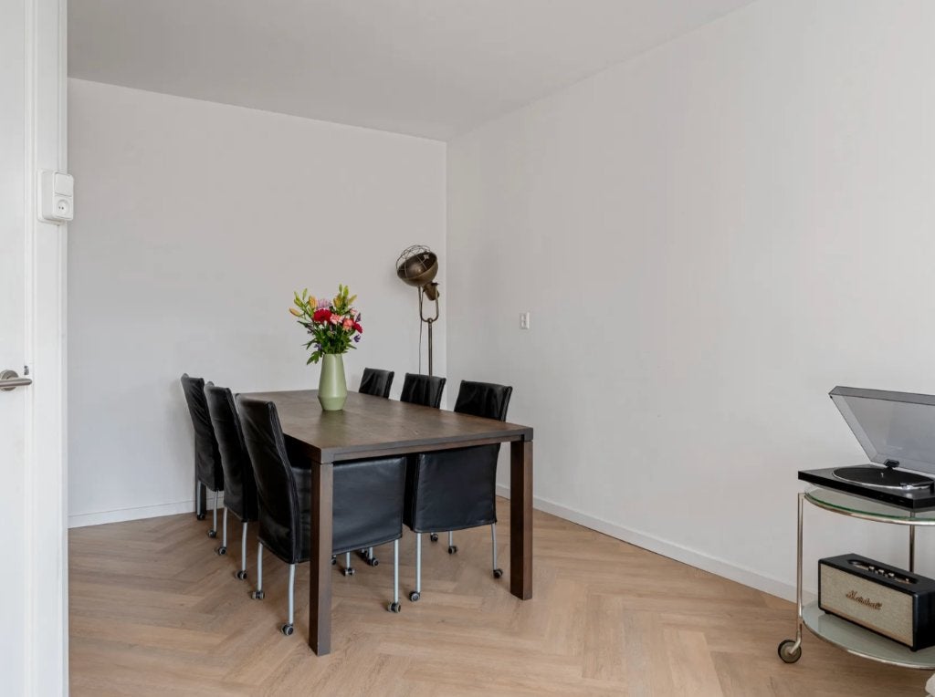 GRATIS - Eettafel stoelen zwart leer (6x), Huis en Inrichting, Stoelen, Ophalen, Gebruikt, Zwart, Leer