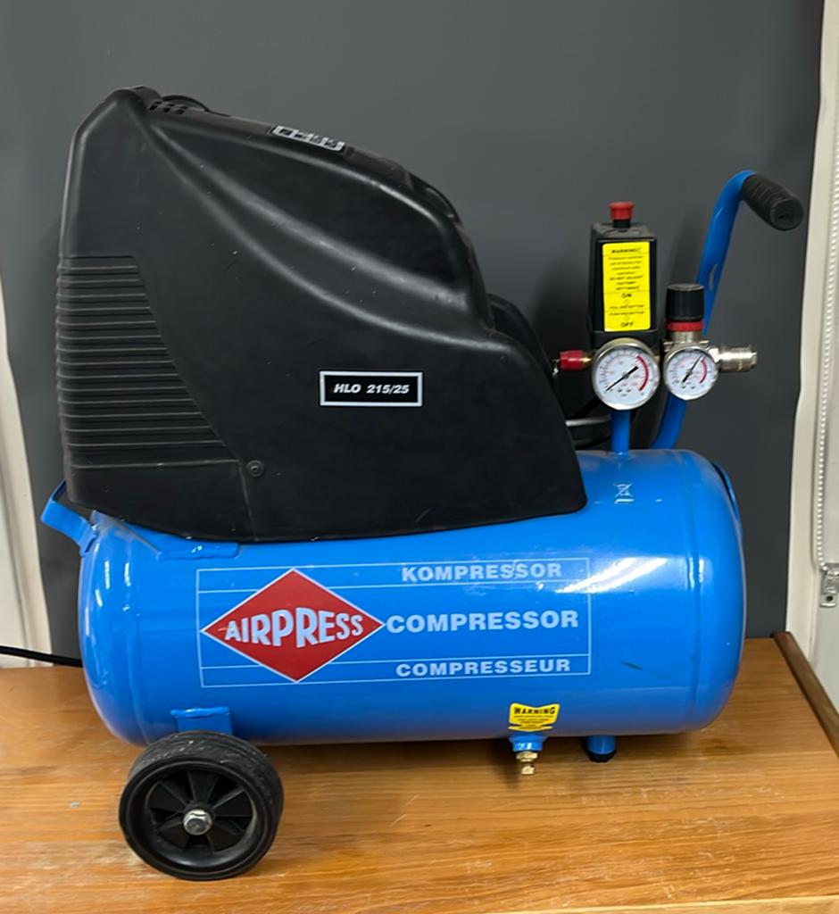 Airpress compressor, Ophalen, Gebruikt, 6 tot 10 bar, Minder dan 200 liter/min