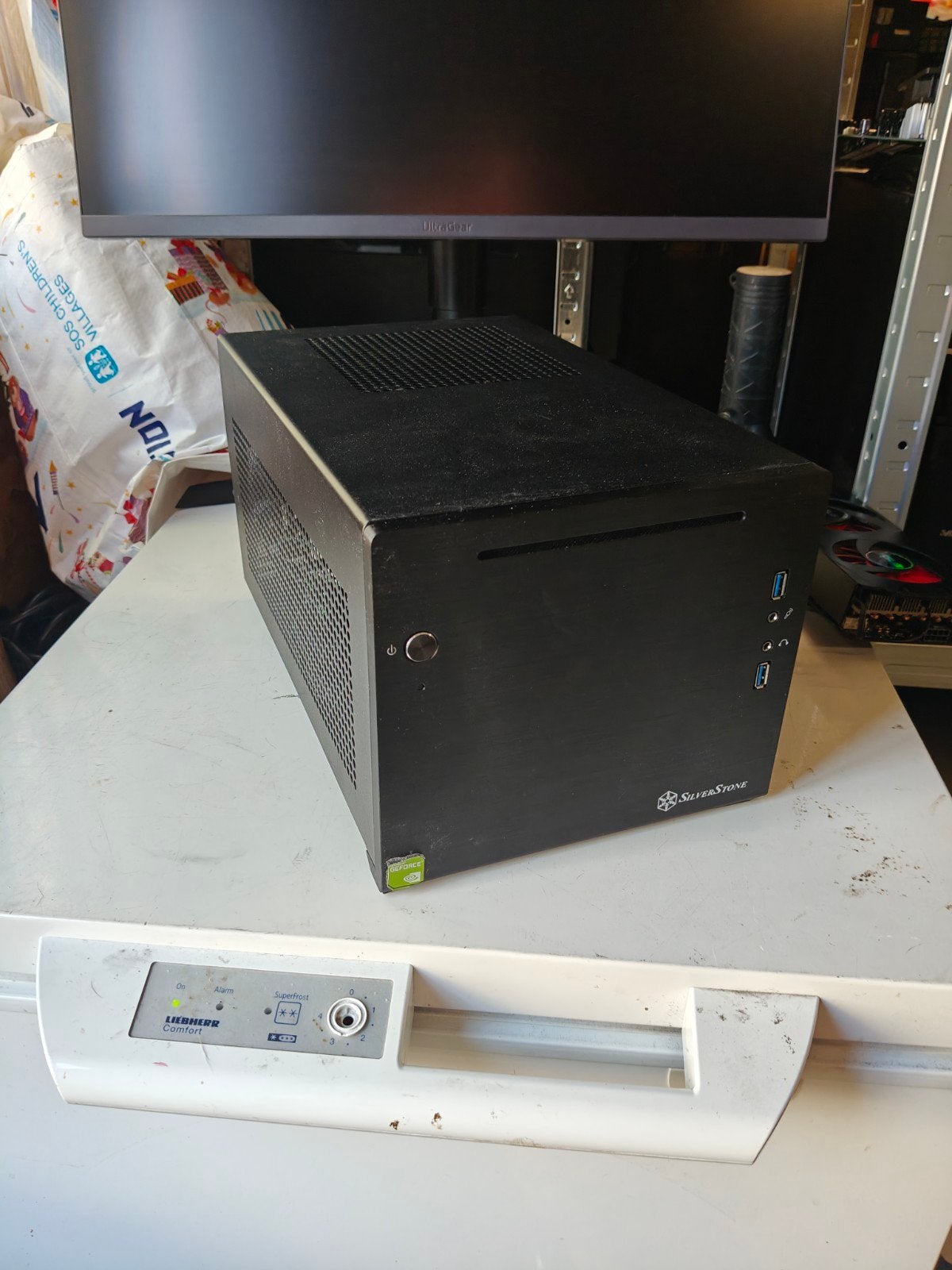 SilverStone Sugo SG08-Lite Inclusief CM G450M Voeding, Computers en Software, Computerbehuizingen, Ophalen of Verzenden, Zo goed als nieuw