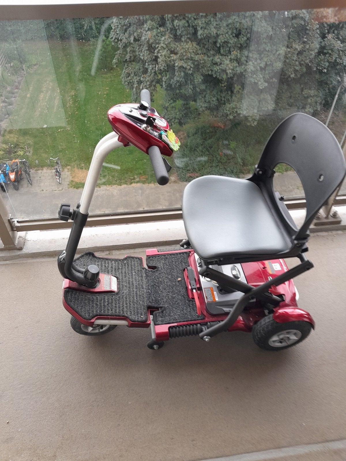Rode opvouwbare scootmobiel nieuwe accu nodig in prima staat, 10 km/u of minder, Ophalen of Verzenden, Zo goed als nieuw, Mango