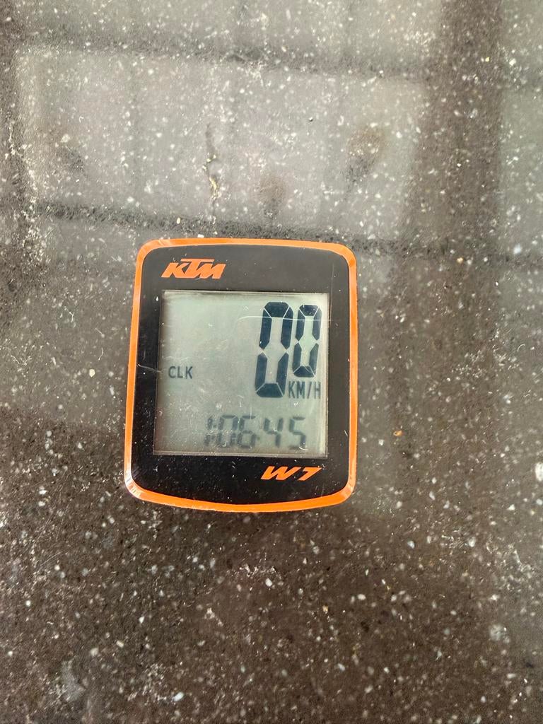 KTM W7 fietscomputer met bevestiging en sensor, Fietsen en Brommers, Fietsaccessoires | Fietscomputers, Ophalen of Verzenden, Snelheidssensor