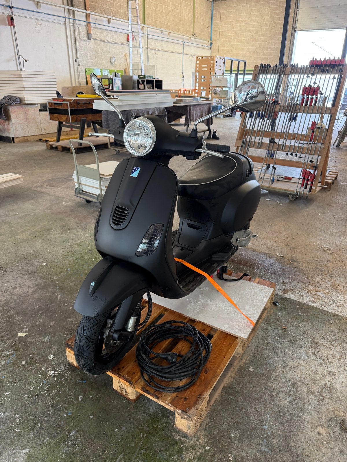 Vespa LX 4-takt - Mat Zwart, Fietsen en Brommers, Ophalen, Gebruikt, Maximaal 45 km/u, Benzine