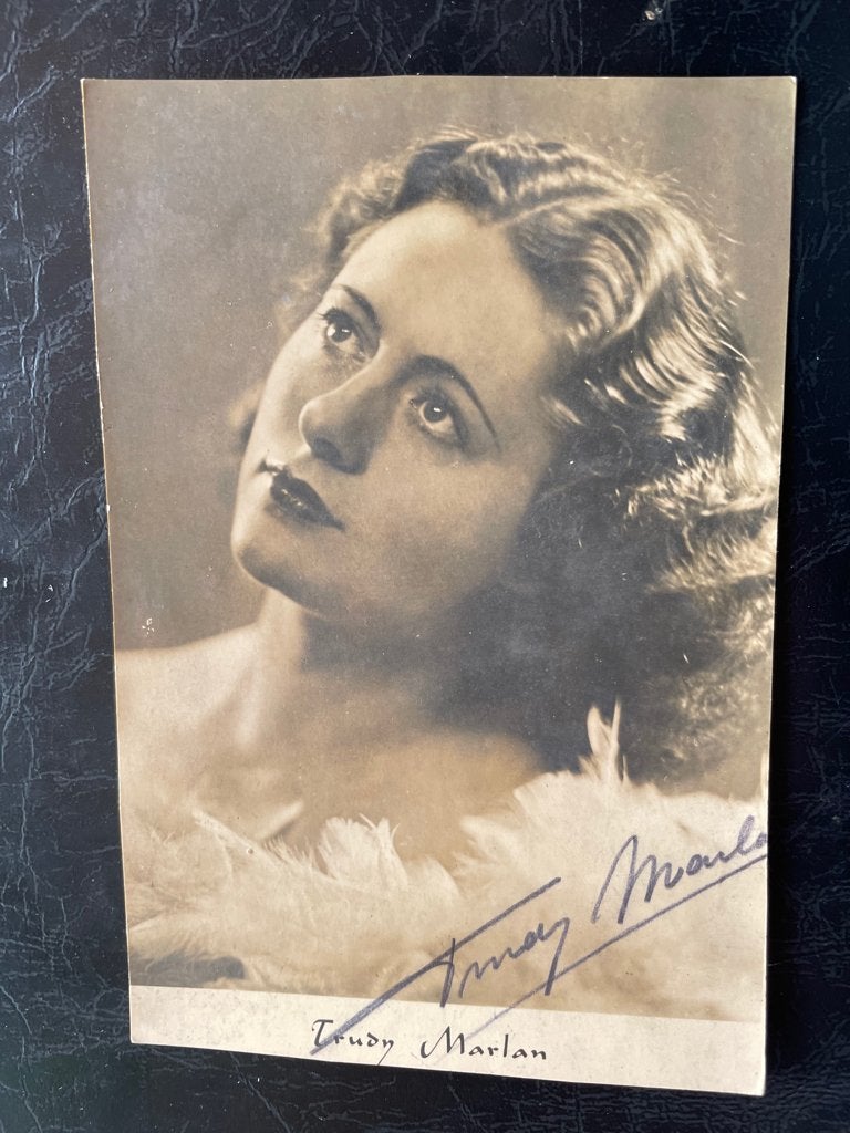 ansichtkaart van Trudy Marlan met echte handtekening., Verzenden, 1940 tot 1960, Sterren en Beroemdheden