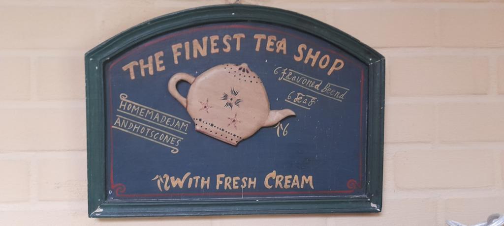Vintage 'The Finest Tea Shop' houten bord, Ophalen of Verzenden