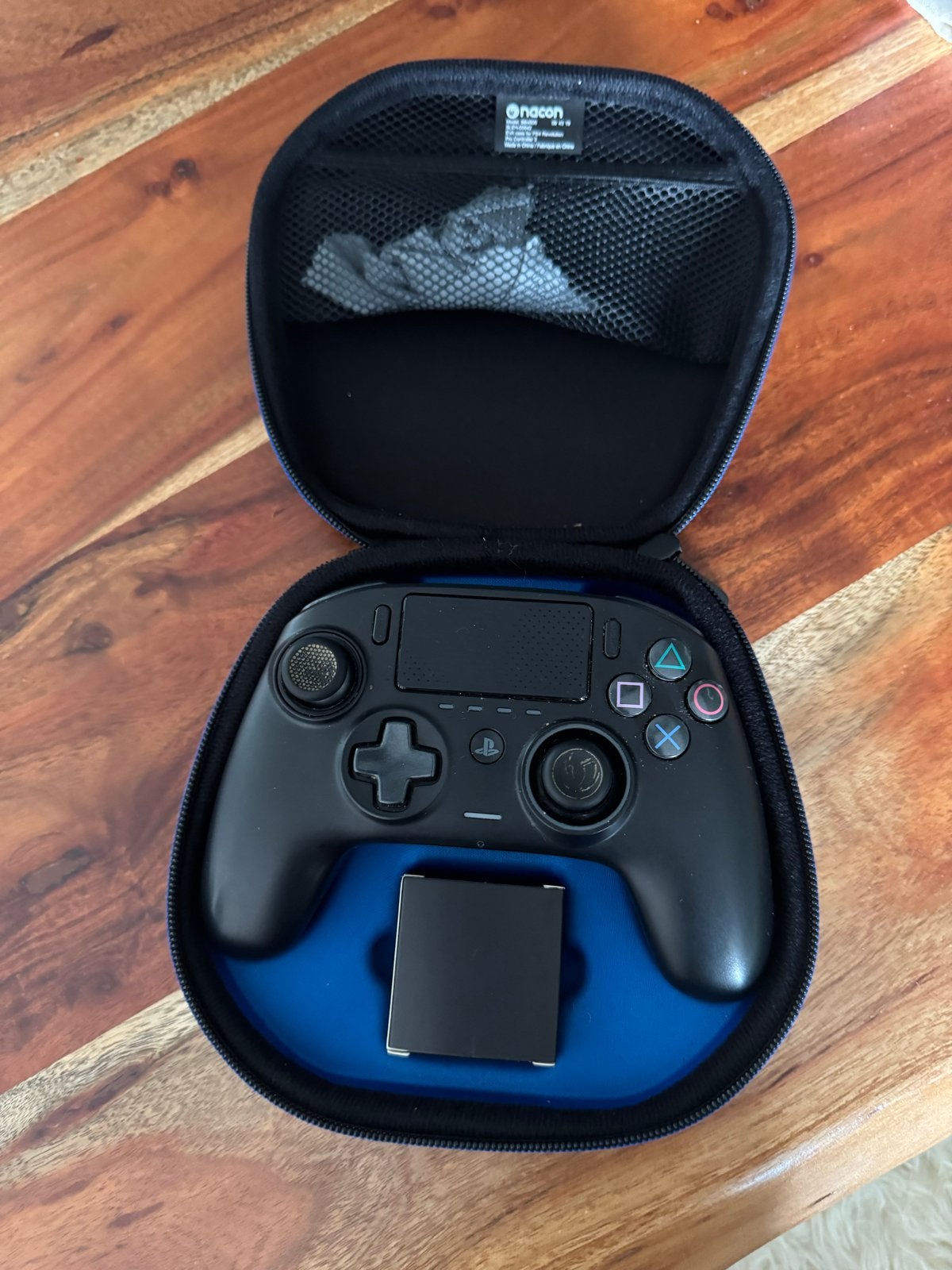 Nacon Revolution Pro Controller 3 voor PC of PlayStation 4, Ophalen of Verzenden, Zo goed als nieuw, Controller, PlayStation 4