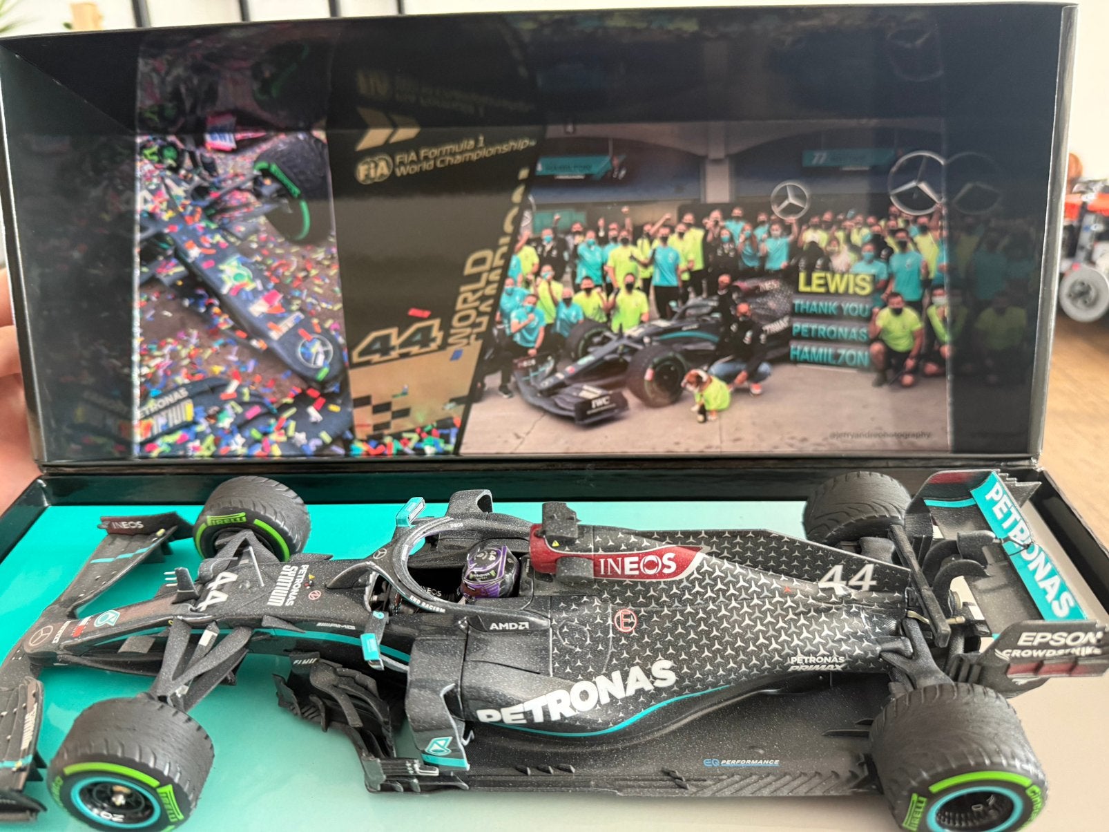 Mercedes F1 W11 Lewis Hamilton 2020 7x World Champion 1of333, Ophalen of Verzenden, Zo goed als nieuw, Auto, MiniChamps